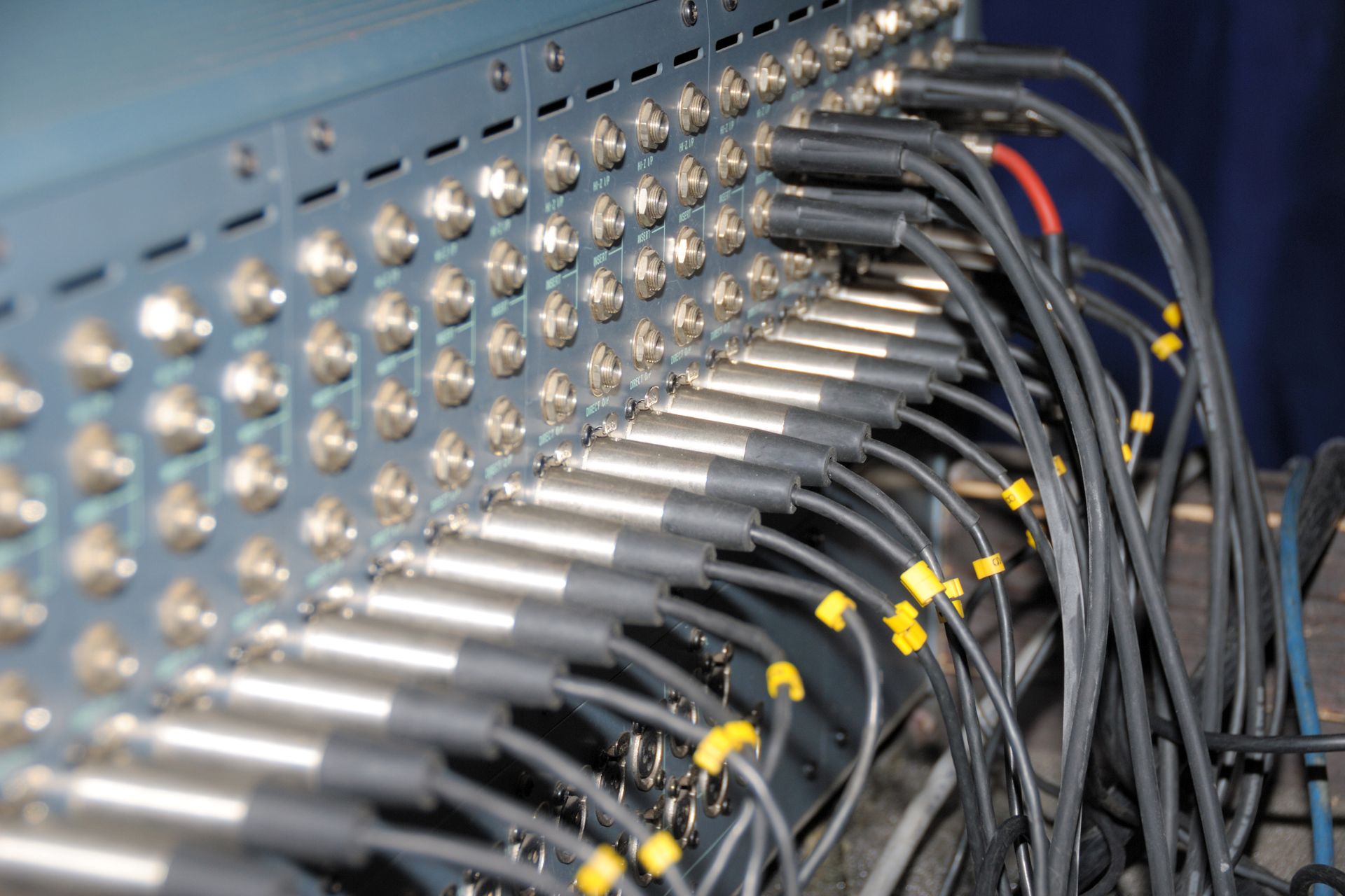 Designing Signal Flow for Large-Scale AV Systems